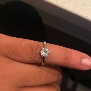 Round Cut Engagement Ring Beautiful Sterling Silver Stamped 925 Austrian Crystal